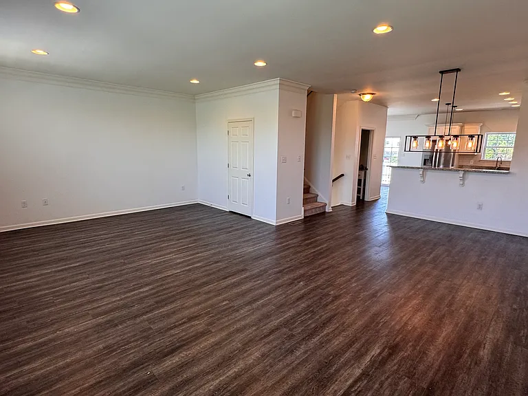1116 Goddard Way — Photo 8