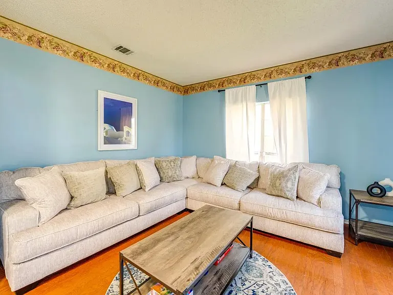 305 Indian Trail Ln — Photo 11
