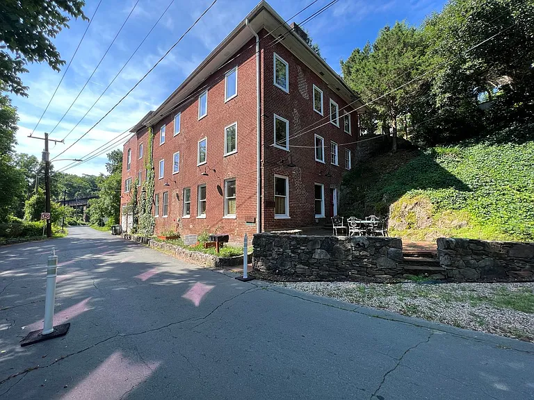 1915 E Market St #3 — Photo 40