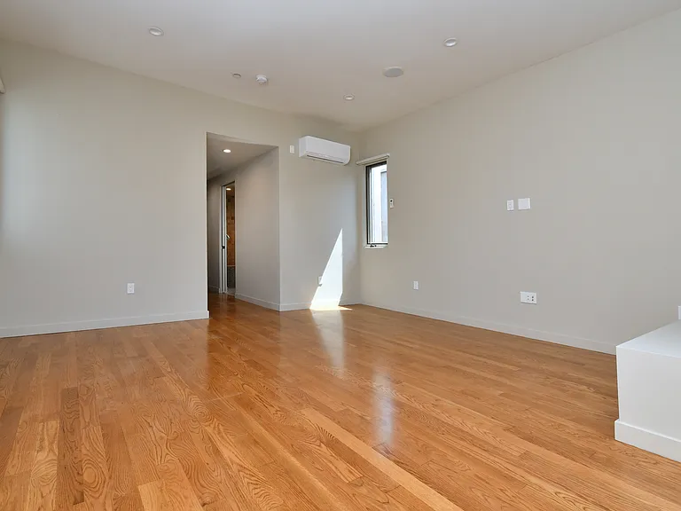 744 Marine St — Photo 35