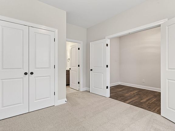 5th image of 928 Bostonian Dr