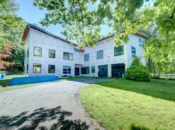 18 Rambling Brook Rd, Upper Saddle River Boro, NJ 07458