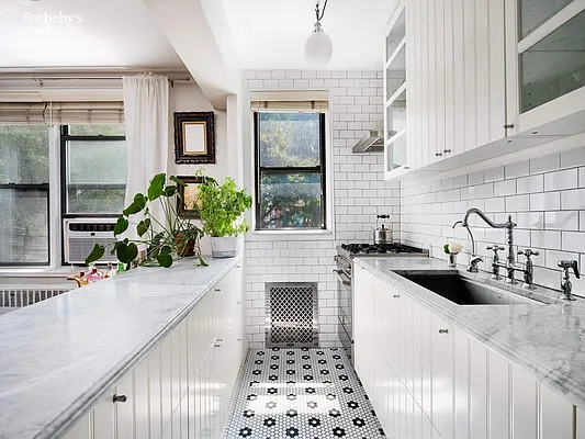 Sold by Sotheby's International Realty | media 5