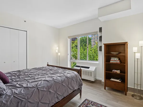 3585 Greystone Avenue image 8 of 11