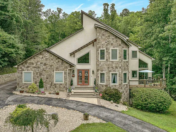 2517 Brandy Run Dr, Salem, VA 24153