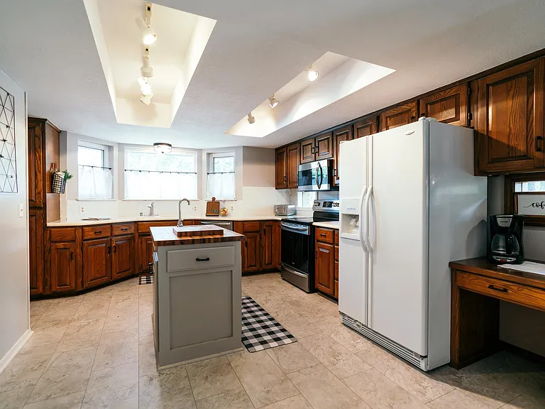 Large, spacious kitchen