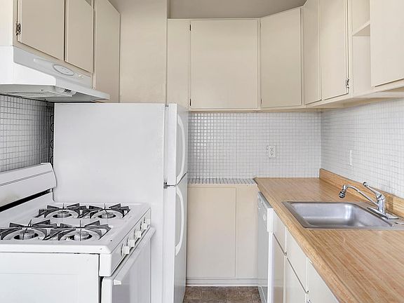 2nd image of 2085 Sacramento St APT 304