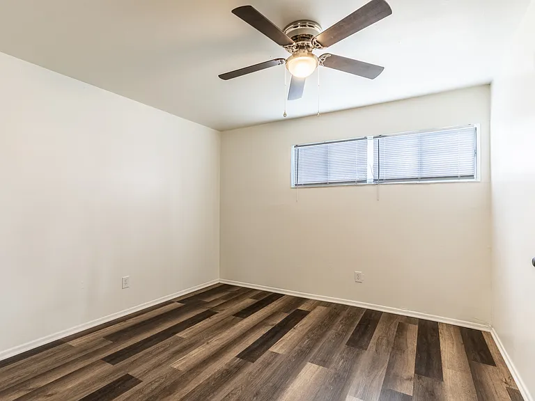 1517 Oxford Pl #1517-4 — Photo 3