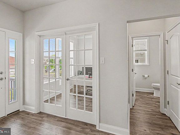 5th image of 624 Bridge St