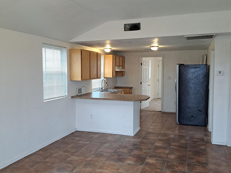 2nd image of 1035 Brownlee Ave
