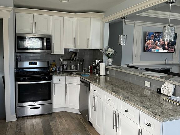 4th image of 8204 Newland Ave