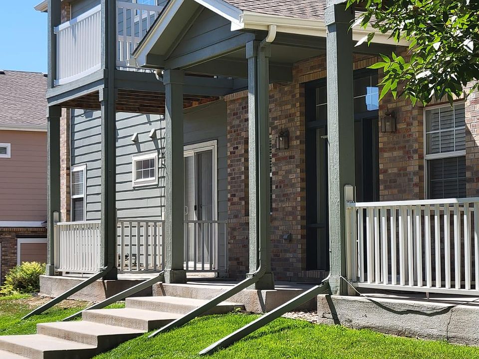 Back entrance close to the unit