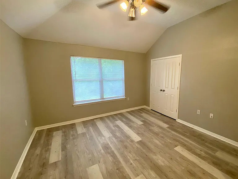 5710 Lark Creek Dr — Photo 8