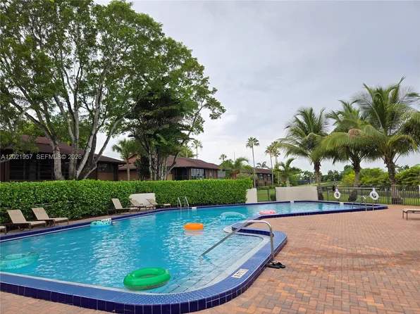 4760 NW 102nd Ave APT 104-12, Doral, FL 33178