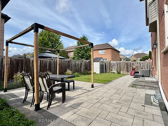 5th image of 31 Glaceport Cres
