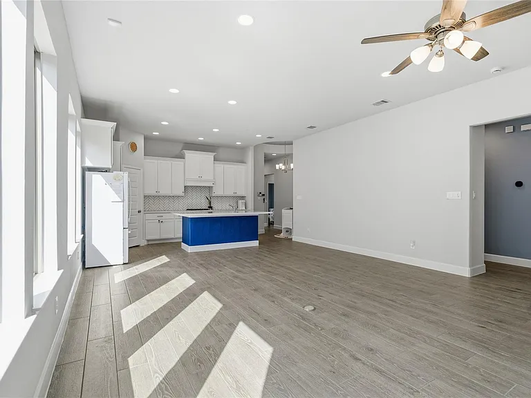 29427 Mesquite Oaks Dr — Photo 10
