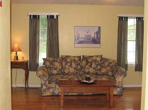 3rd image of 28 Lincoln St #A