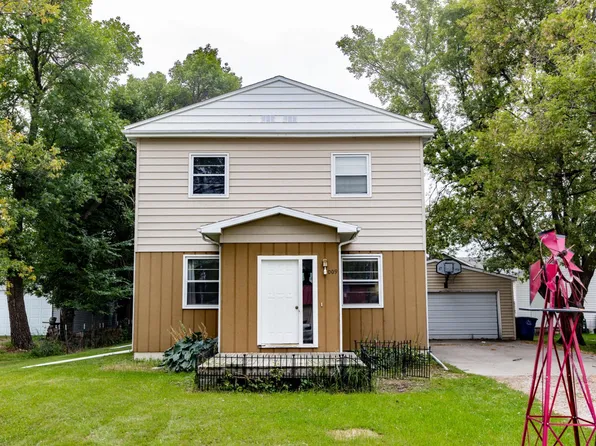 1009 18th Ave N, Moorhead, MN 56560