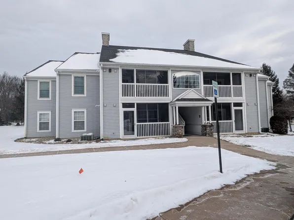 712 W Barrington Cir, Jackson, MI 49203