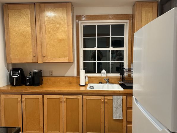 16 W Main St APT A
