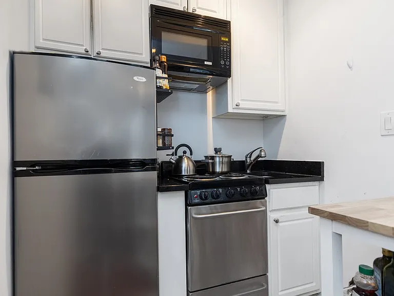 106 Greenwich Ave #2B — Photo 4