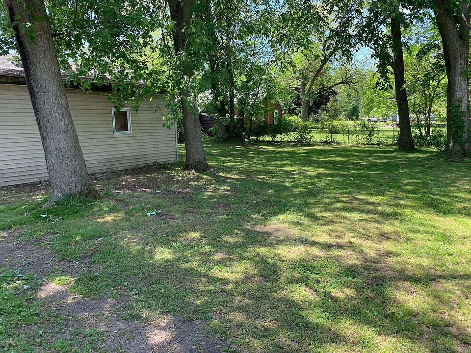 2nd image of 302 Riverside Dr