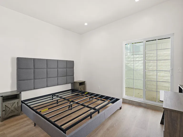 10327 Vanalden Ave — Photo 12