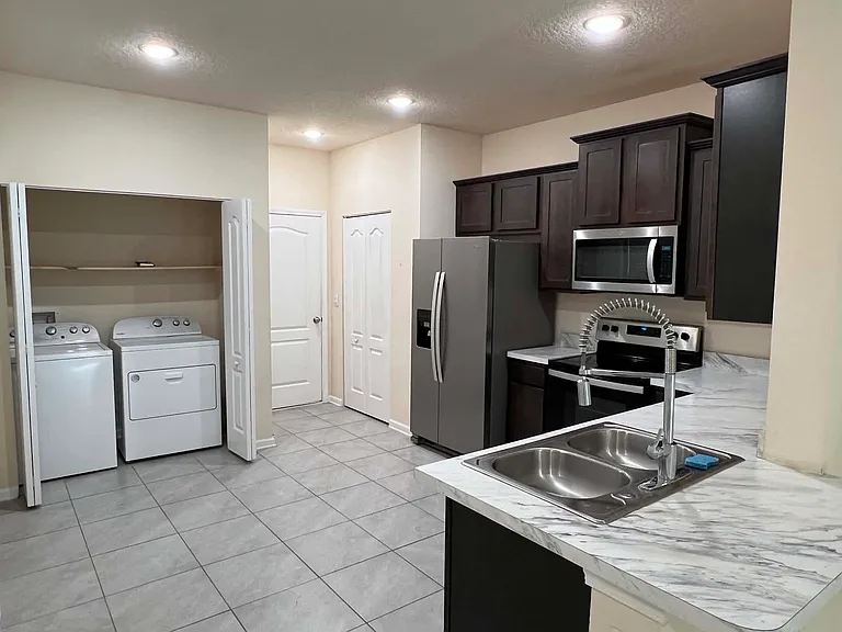 7630 Legacy Trl — Photo 2