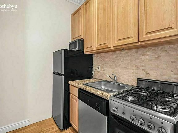 4th image of 319 W 77th St APT 6