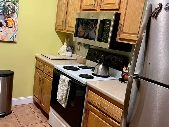 18 Harbor Ave APT 304, Nashua, NH 03060