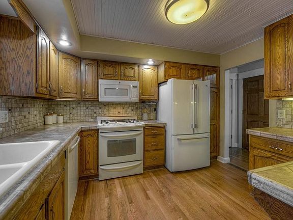 3rd image of 1248 Pinewood Ct