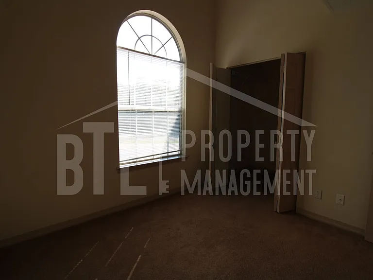 540 Abby Ln #8 — Photo 6