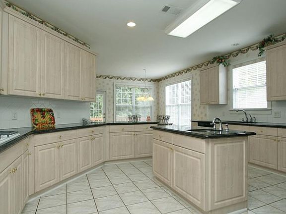 5th image of 196 Gainsborough Way