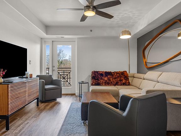 2nd image of 1001 Church St #504