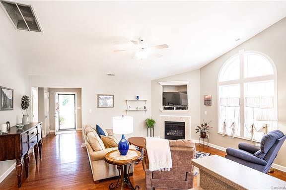 3rd image of 4409 Glenduran Ln #210