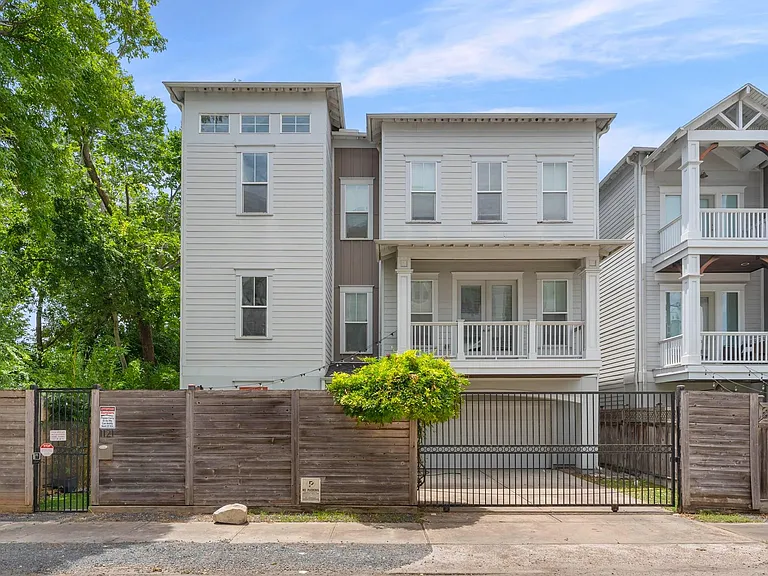 1121 Moy St — Photo 22