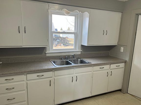 5th image of 310 Mary Ave