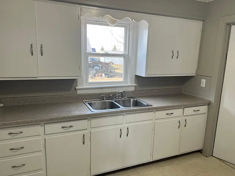 310 Mary Ave — Photo 5