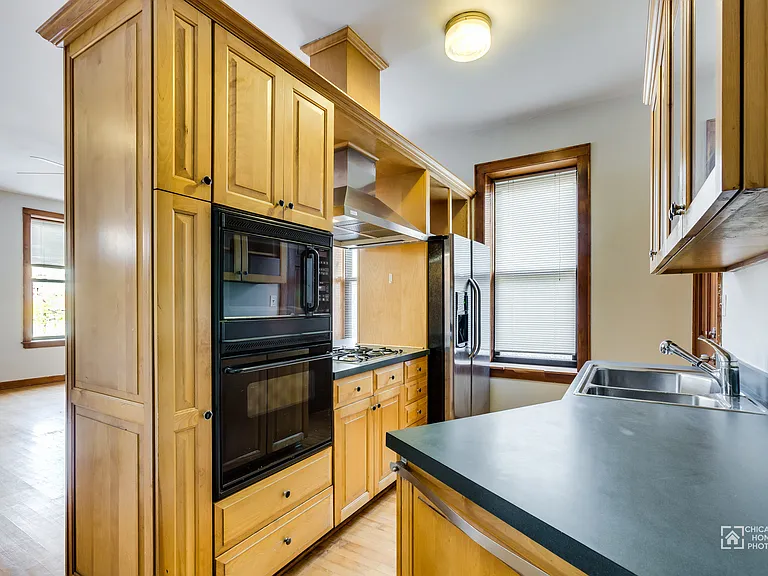 Hoyne 2028 N — Photo 12
