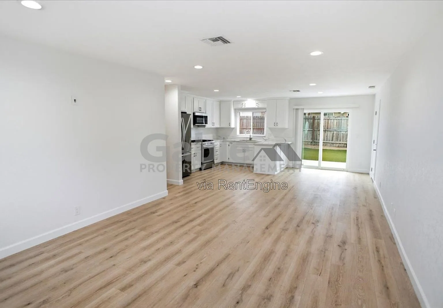 4 bed, 2.0 bath, 2010 sqft, $3,900 — Photo 4