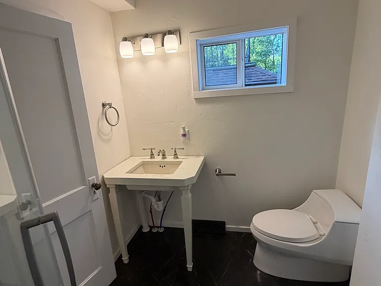 536 N Durkee St #3 — Photo 5