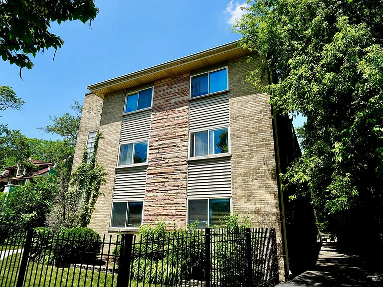 1404 W Estes Ave — Photo 24
