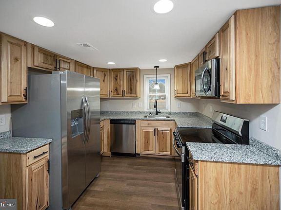 5th image of 304 Depot St