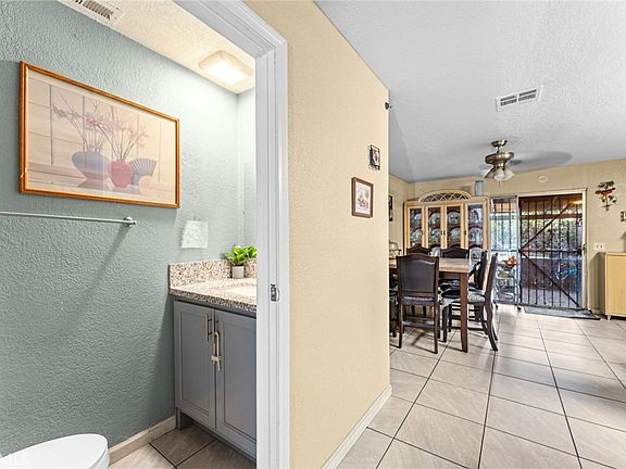 5th image of 698 W Phillips Blvd