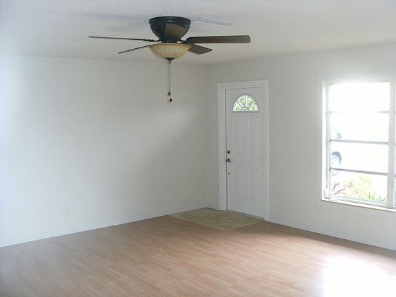 3rd image of 4276 Saint Clair Ave W