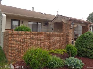 61745 Valley Forge Dr UNIT 1, South Lyon, MI