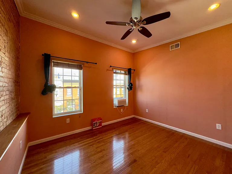 415 S Bouldin St — Photo 11