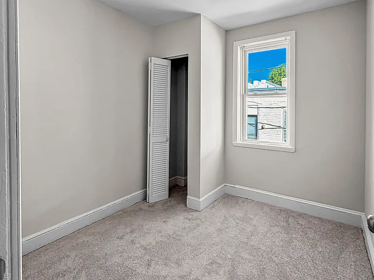 1011 Bank St — Photo 13