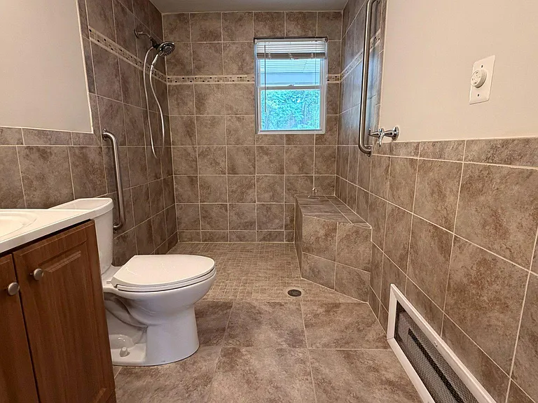 909 E Lake Ave #1 — Photo 17