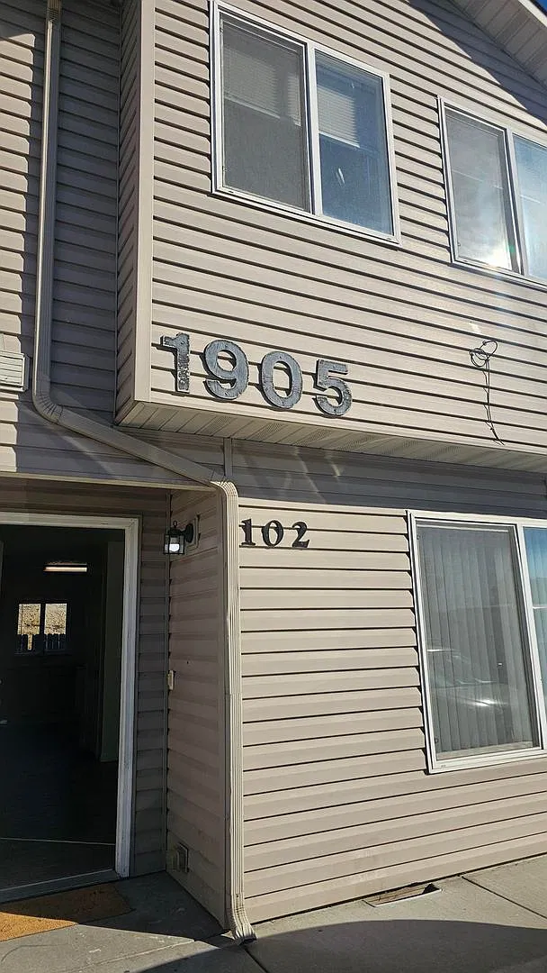 Railroad 4 plex — Photo 1